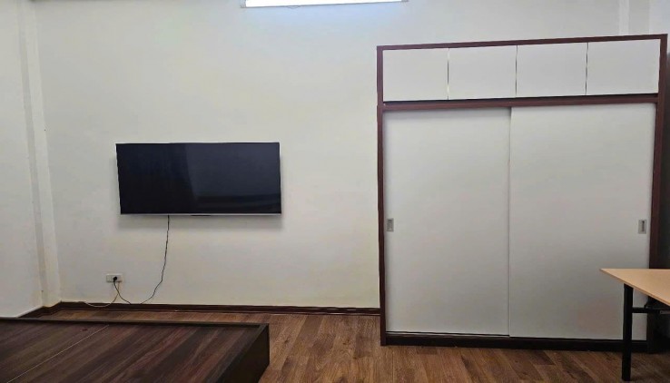 Cho thuê nhà ngõ 281 Đội Cấn  Ở NHÓM 6 NGƯỜI, KD ONL 35m2 x 4 tầng, 3 ngủ, 15 Triệu